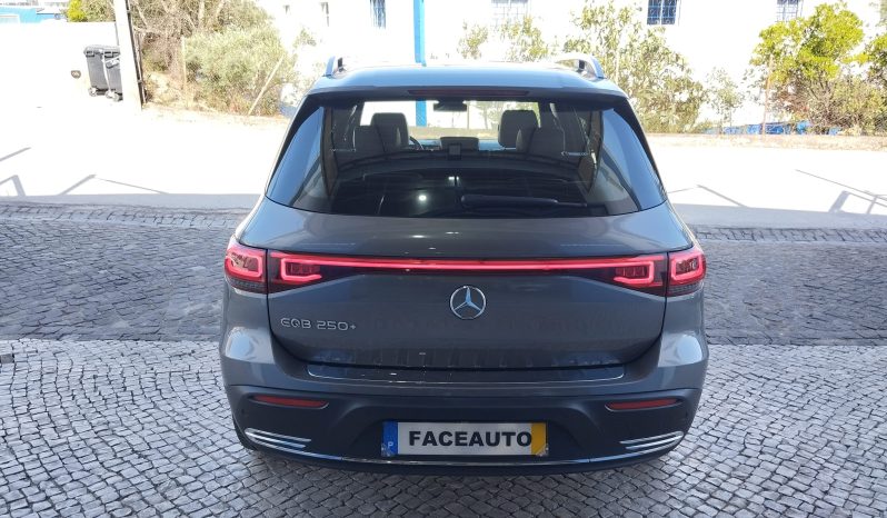 Mercedes-Benz EQB 250+ 7l completo