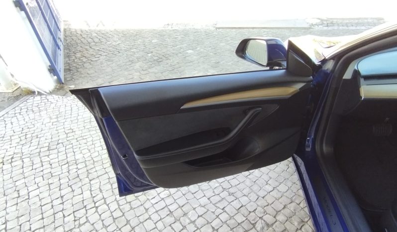 Tesla Model 3 completo