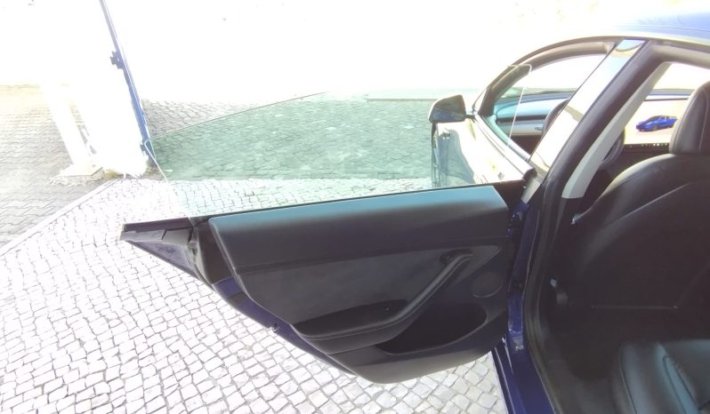 Tesla Model 3 completo