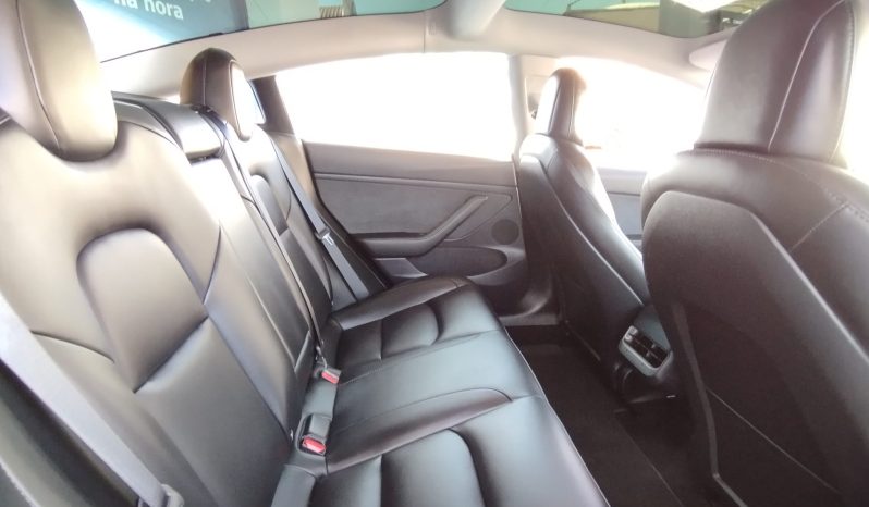 Tesla Model 3 completo