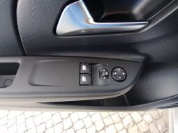 Opel E-Corsa completo