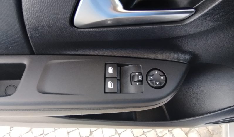 Opel E-Corsa completo