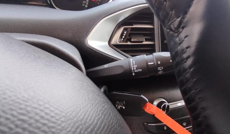 Peugeot 308 completo