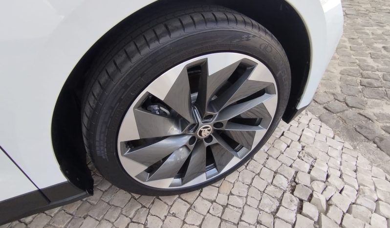 Skoda ENYAQ 80 completo