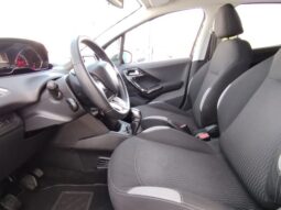 PEUGEOT 208 completo