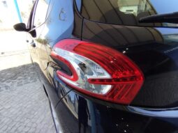 PEUGEOT 208 completo