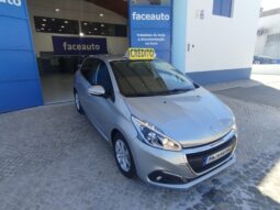 Peugeot 208 completo