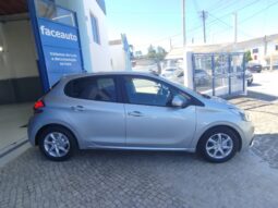 Peugeot 208 completo