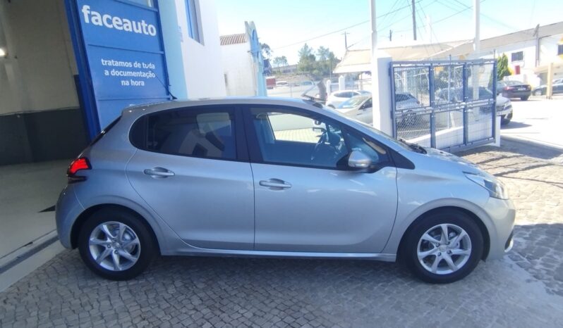 Peugeot 208 completo