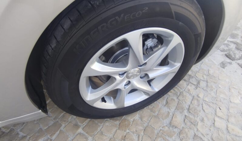 Peugeot 208 completo