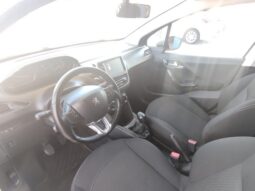 Peugeot 208 completo