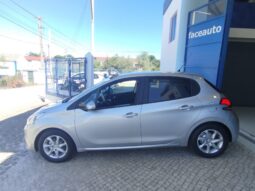 Peugeot 208 completo