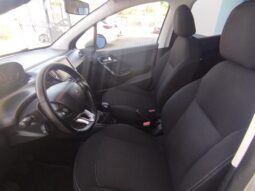 Peugeot 208 completo