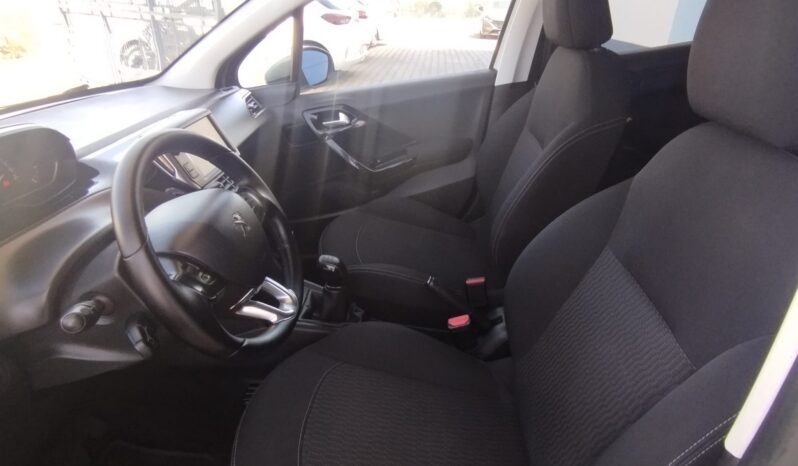 Peugeot 208 completo