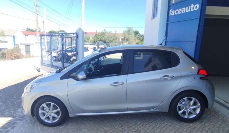 Peugeot 208 completo