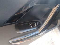 Peugeot 208 completo