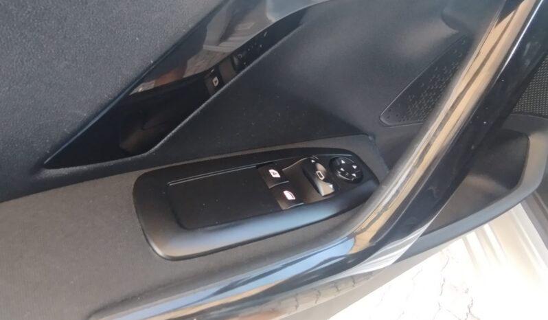 Peugeot 208 completo