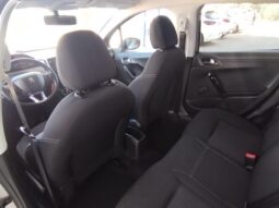 Peugeot 208 completo