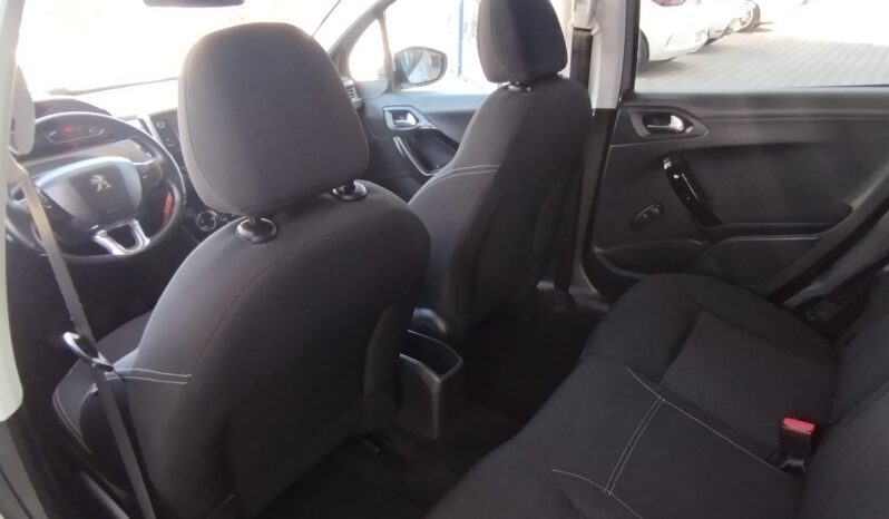 Peugeot 208 completo