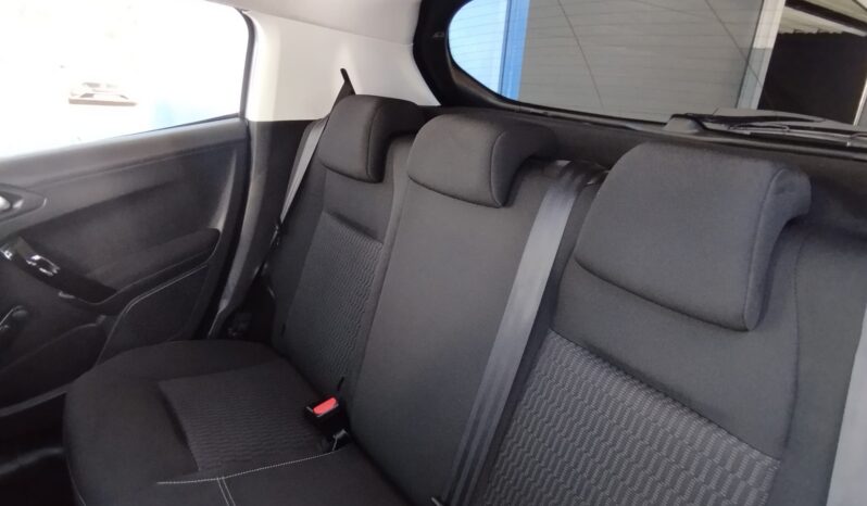Peugeot 208 completo