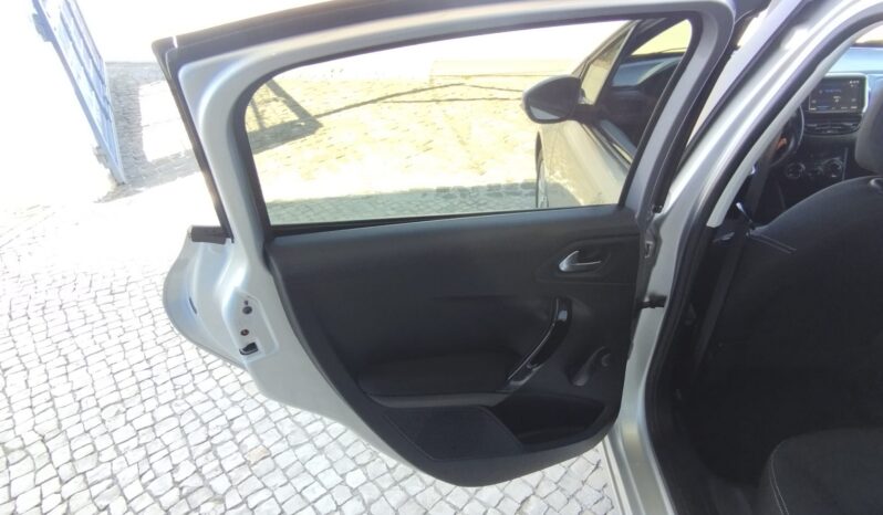 Peugeot 208 completo