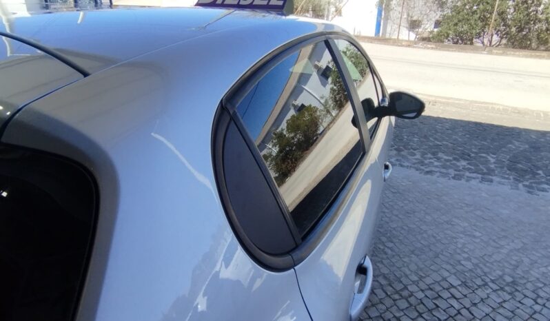 Peugeot 208 completo