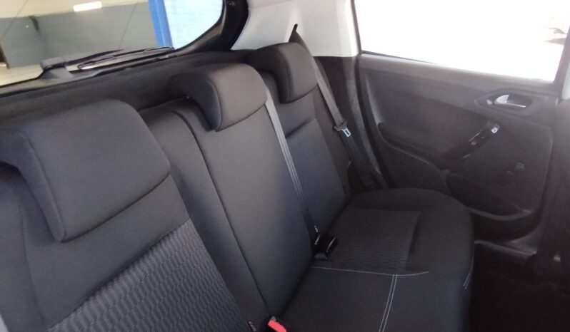 Peugeot 208 completo