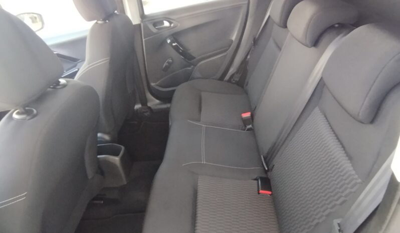 Peugeot 208 completo