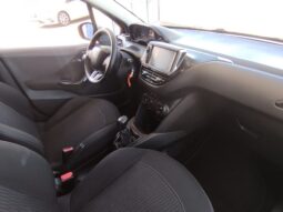 Peugeot 208 completo
