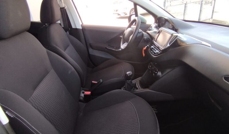 Peugeot 208 completo