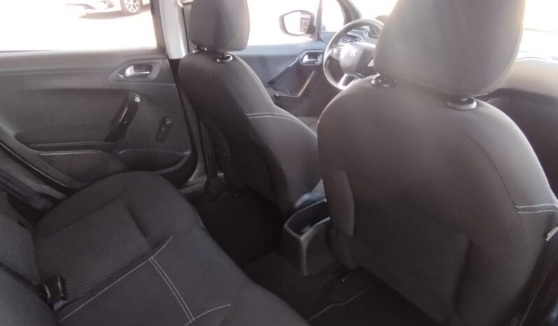 Peugeot 208 completo