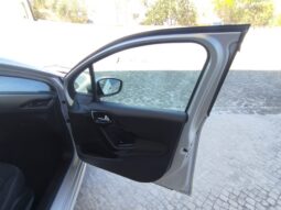 Peugeot 208 completo