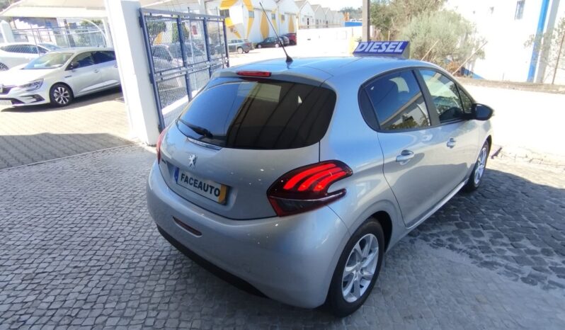 Peugeot 208 completo