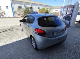 Peugeot 208 completo