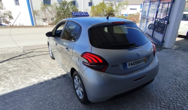 Peugeot 208 completo