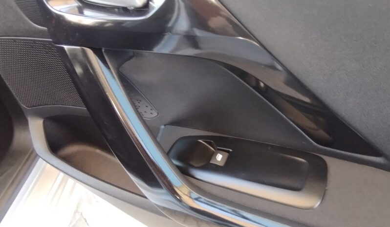 Peugeot 208 completo