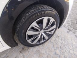 Peugeot e-208 completo