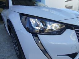 Peugeot e-208 completo