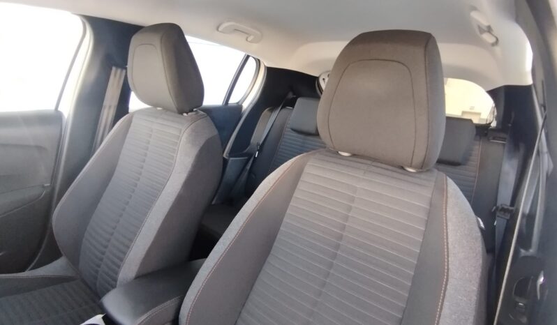 Peugeot e-208 completo