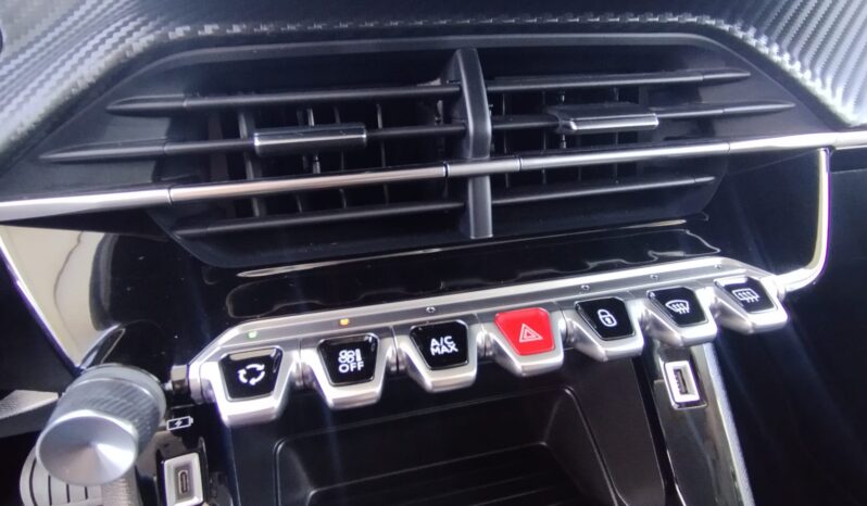 Peugeot e-208 completo