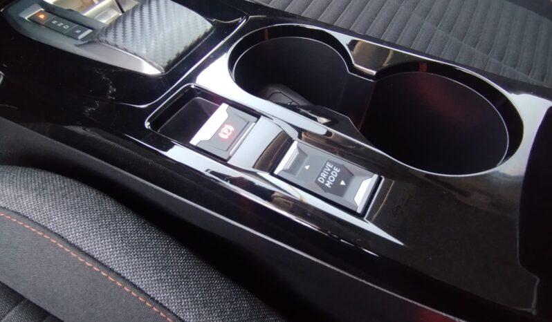 Peugeot e-208 completo