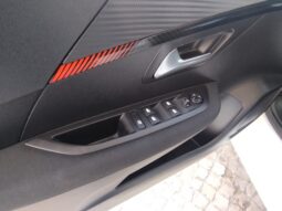 Peugeot e-208 completo