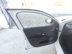 Peugeot e-208 completo