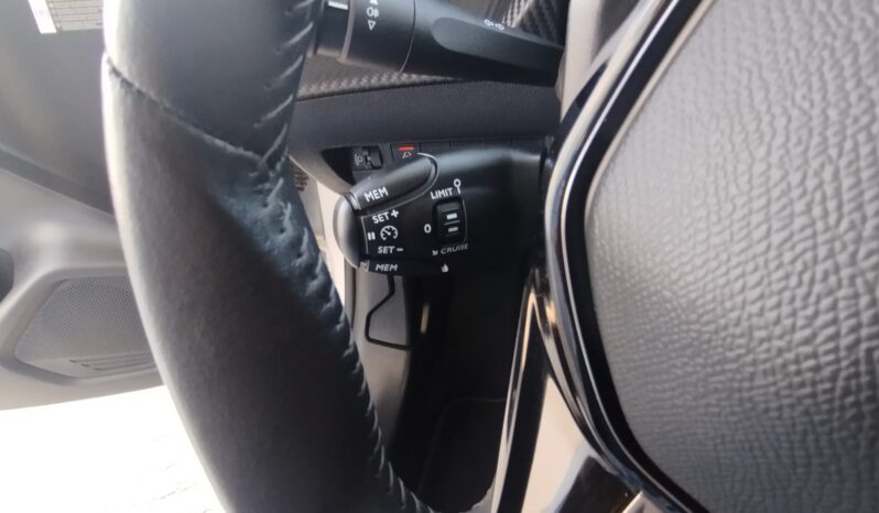 Peugeot e-208 completo