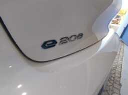 Peugeot e-208 completo