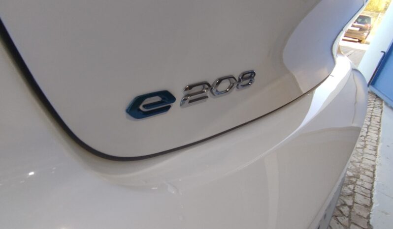 Peugeot e-208 completo