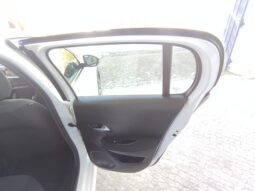 Peugeot e-208 completo