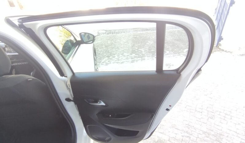 Peugeot e-208 completo