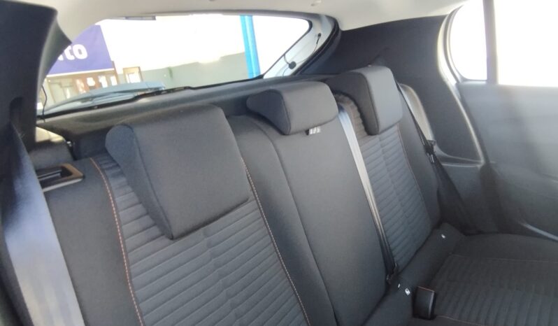 Peugeot e-208 completo