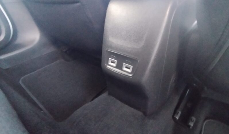 Peugeot e-208 completo